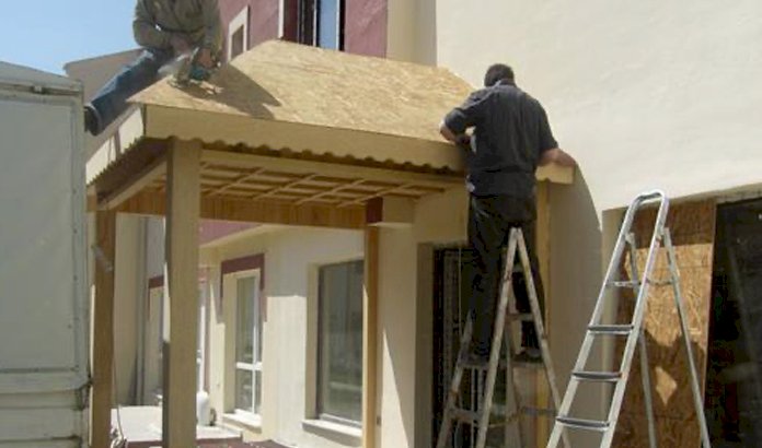 kamelya veranda ve ahşap oturma grupları